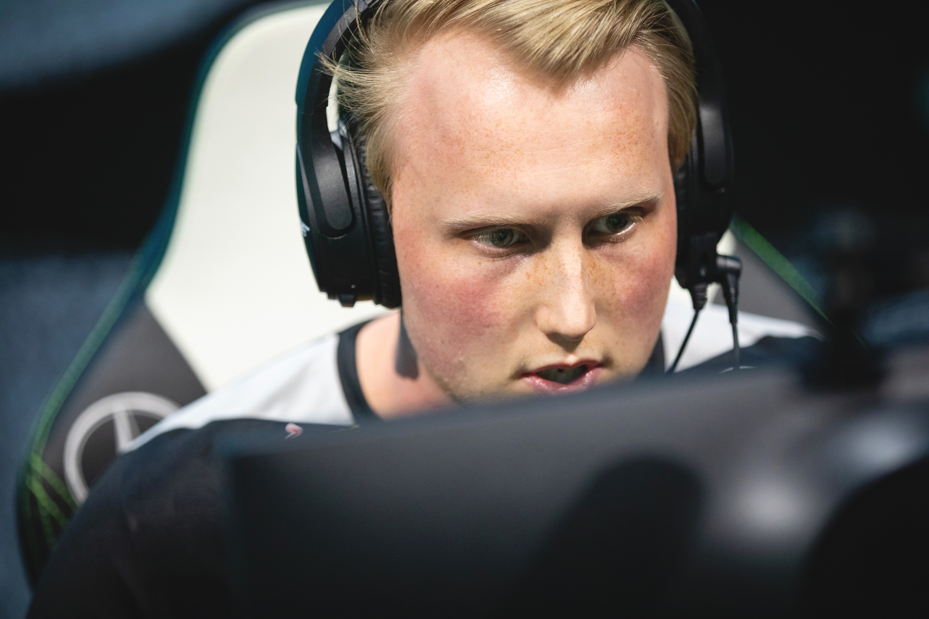 zven league of legends player